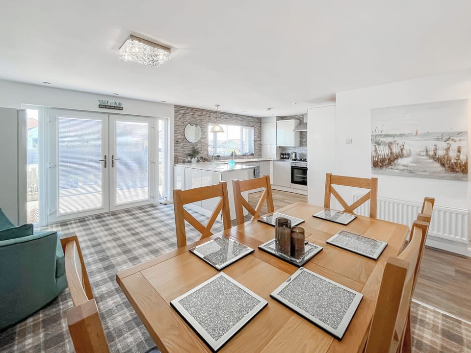 Open plan living space | Sea Breeze - Sea Breeze Holidays, Kimmel Bay