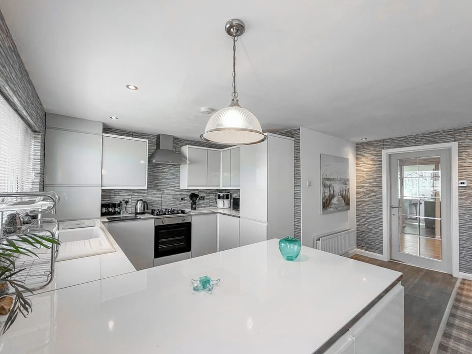 Open plan living space | Sea Breeze - Sea Breeze Holidays, Kimmel Bay
