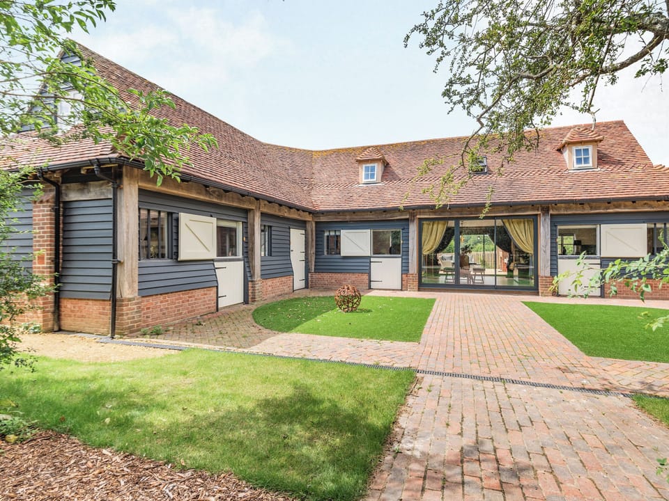 Exterior | Lucky&rsquo;s Stable - The Osiers, Chichester