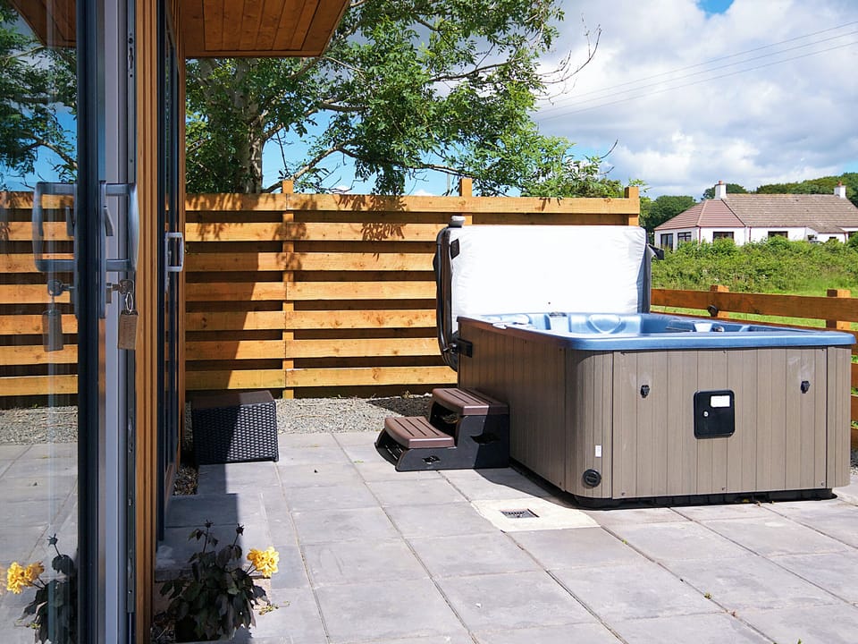 Hot tub | Jack&rsquo;s Hideaway - Drumwall, Gatehouse of Fleet