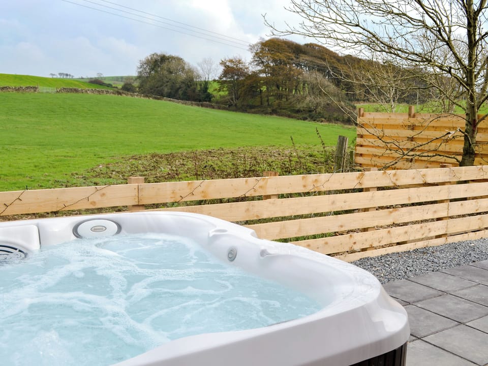 Relaxing private hot tub | Beth&rsquo;s Bothy - Drumwall, Gatehouse of Fleet