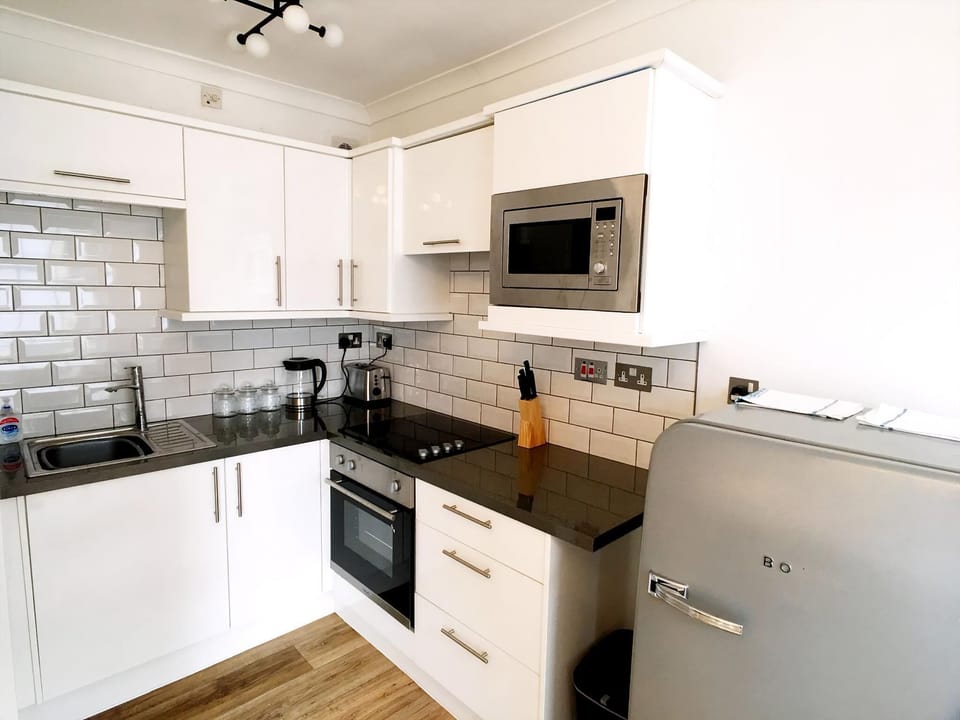 Kitchen | Gloucester Apartment - Gloucester Apartments, Bristol