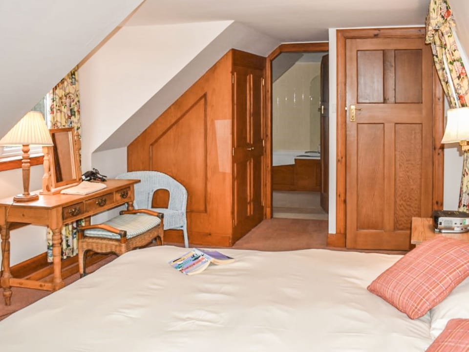 Double bedroom | Keepers Cottage - Kinnaird Estate Cottages, By Dunkeld, Pitlochry