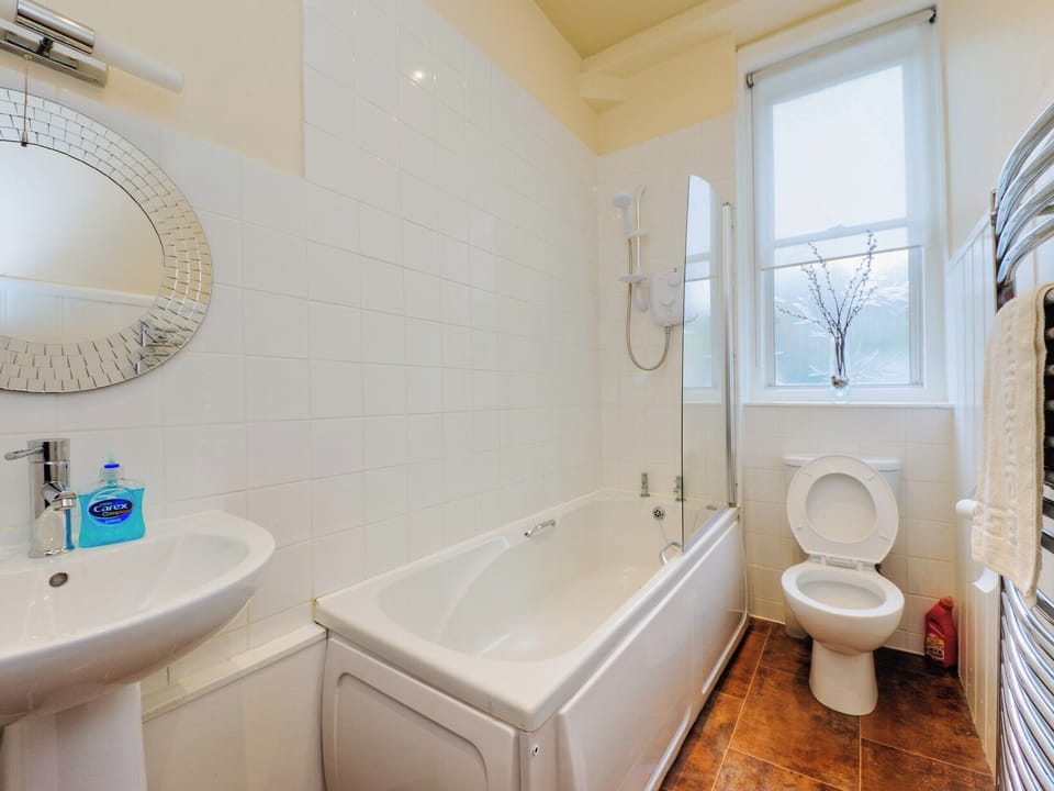 Bathroom | Argyll Mansions, Oban