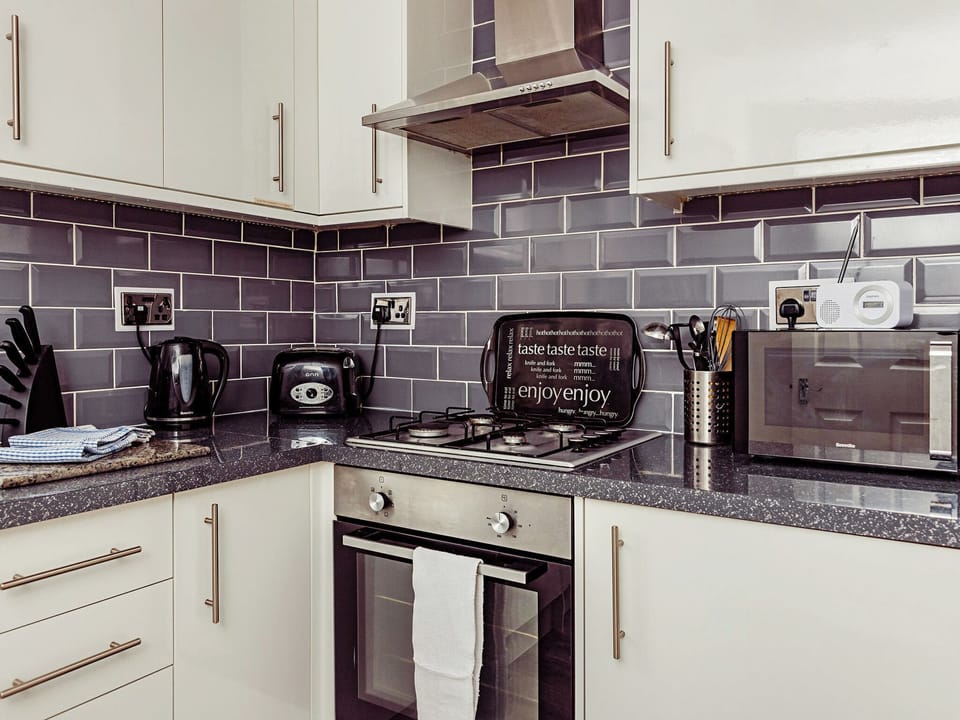 Kitchen | Chalet 4, Flookburgh