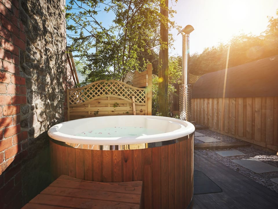 Hot tub | Mary&rsquo;s Croft - The Beeches - The Beeches, Pulverbatch, near Shrewsbury