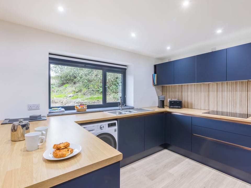 Open plan living space | Manor - Treworgie Barton Cottages, Crackington Haven