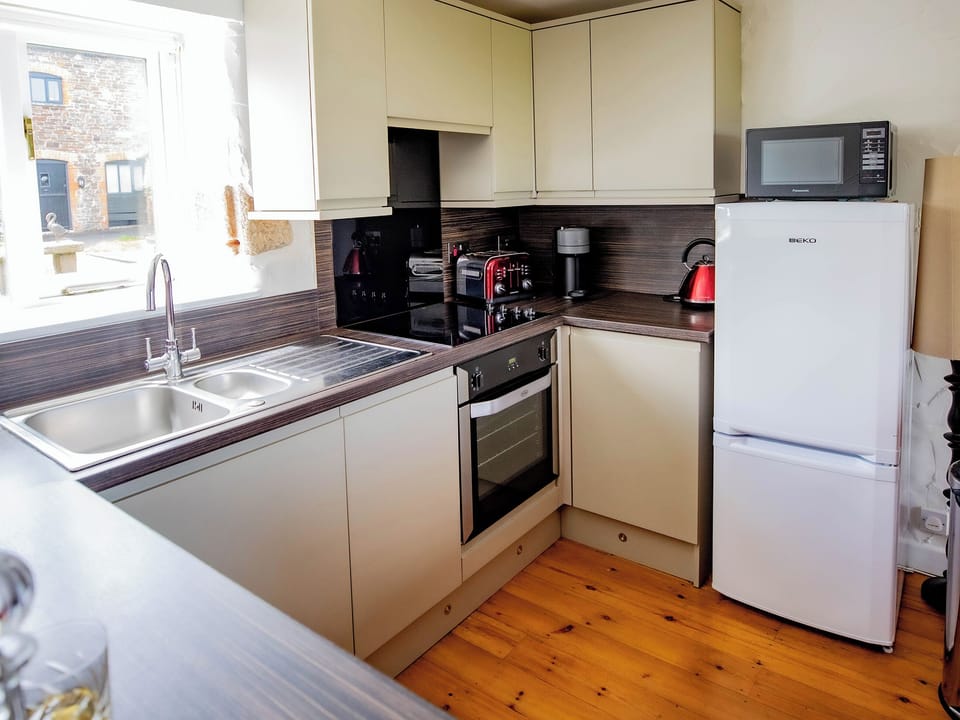 Kitchen | Myll - Treworgie Barton Cottages, Crackington Haven