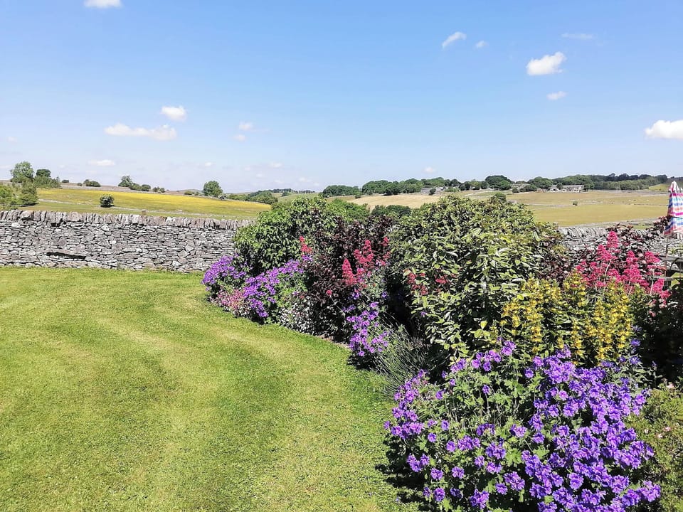 Shared lawned garden with garden furniture | Millstone - Cotterill Farm, Biggin by Hartington, near Buxton