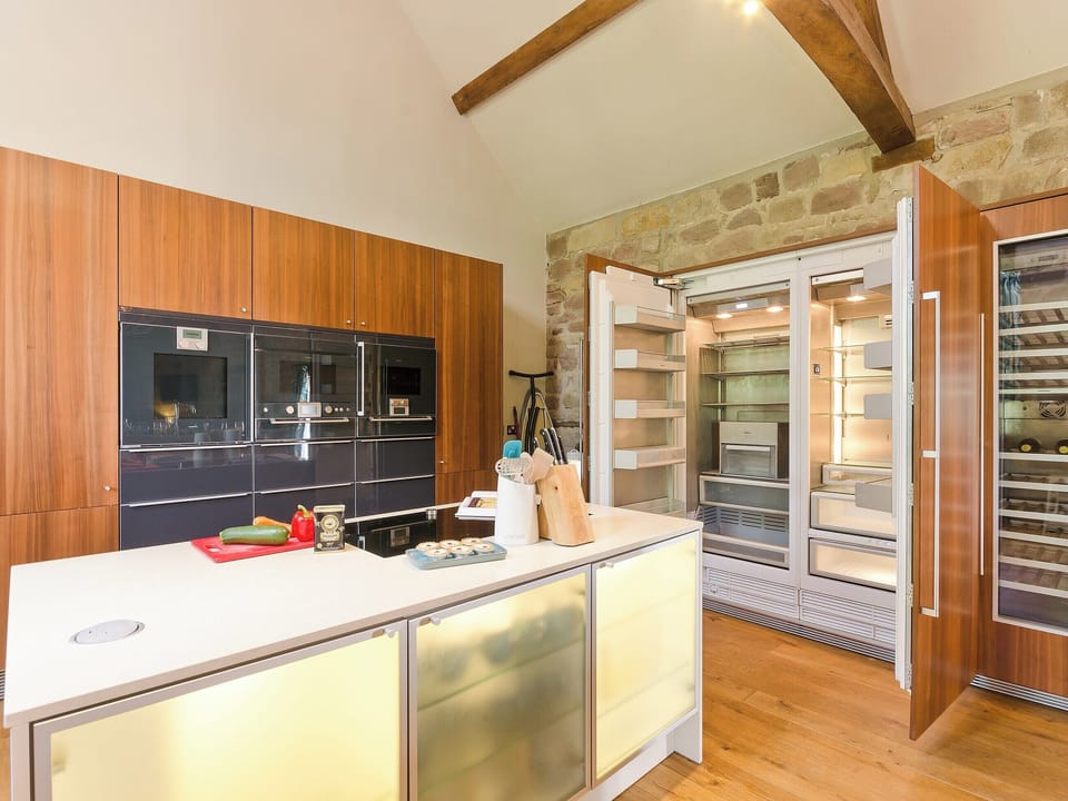 Open plan living space with contemporary kitchen | Woodpecker Loft - Millfields Farm, near Carsington