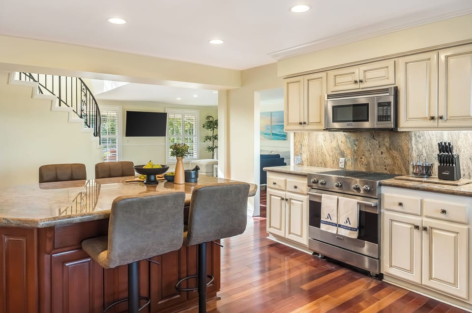 Cook, chat, and take in the views—this airy chef’s kitchen features a large island and picture windows overlooking the hills.