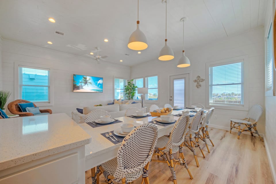 Sunrise Beach #44 - Between the Shores: Dining table.