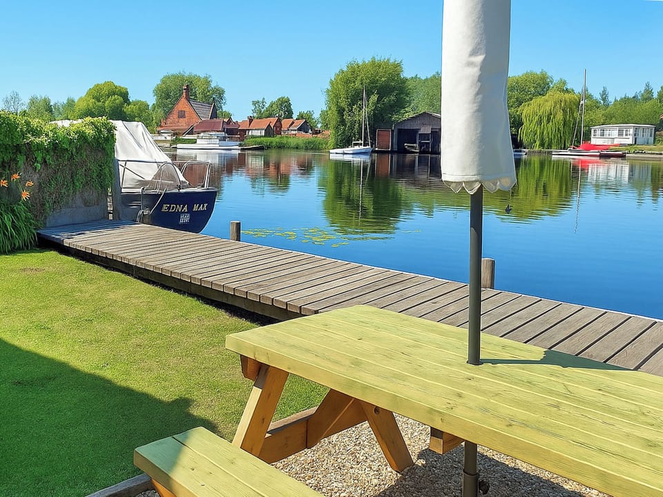 Outdoor | Yare View - Norfolk Holiday Lodges, Brundall