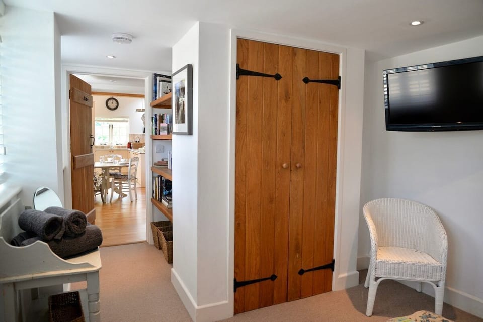 The bedroom and wardrobe - Chichester Cottage @ Graingers