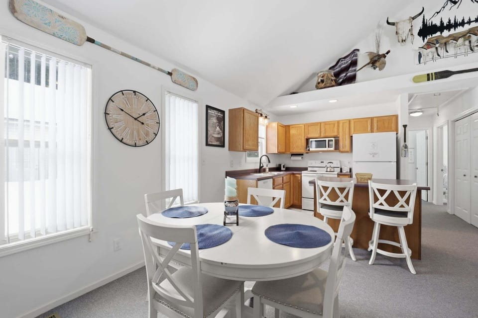 Dining Room, Dining Table, Furniture, Indoors, Table