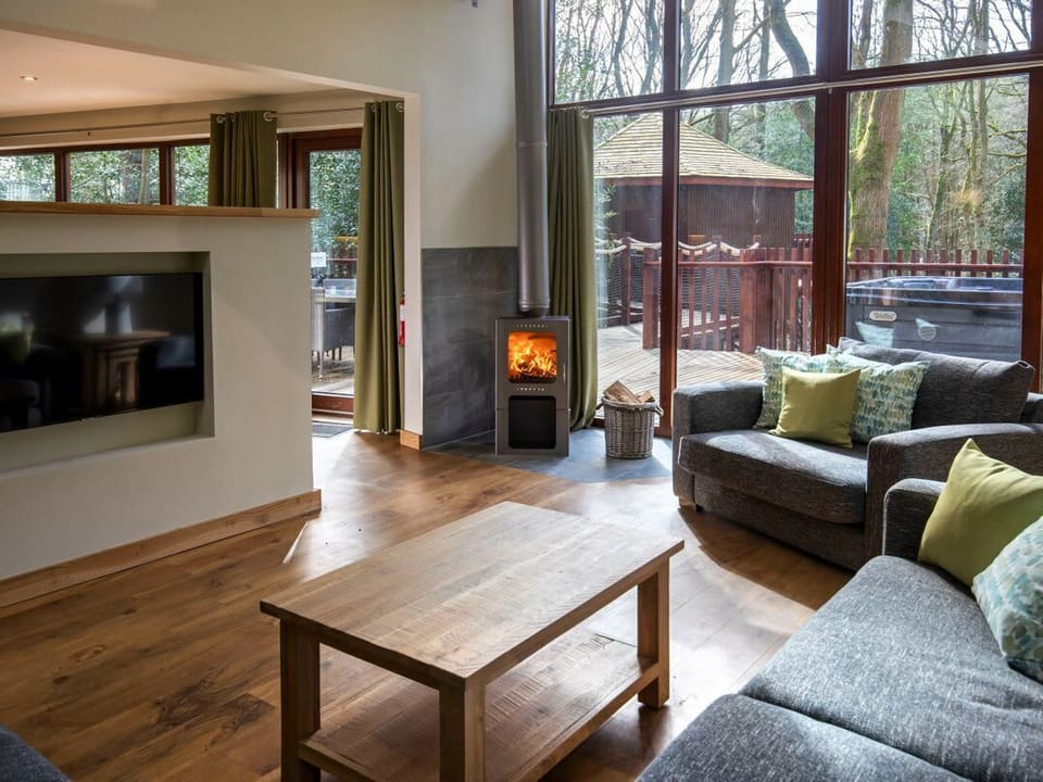 Garwnant Golden Oak Treehouse