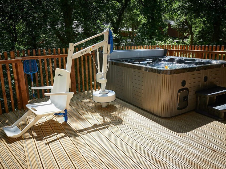 Beddgelert Silver Birch - freshly inspired design wheelchair accessible cabin