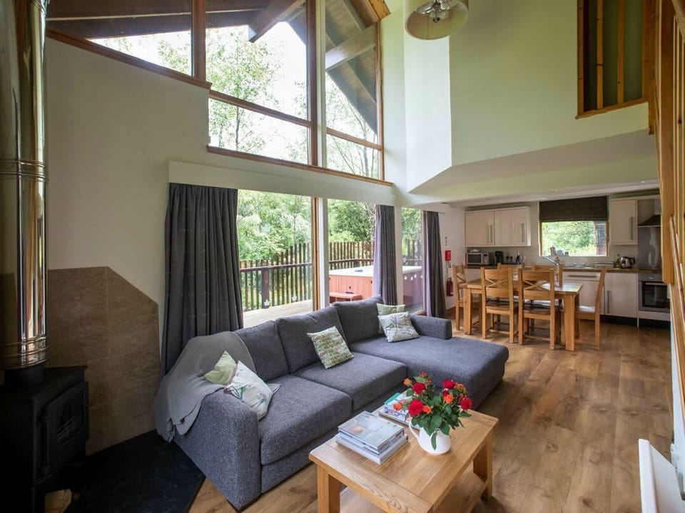 Strathyre Classic Golden Oak Lochside