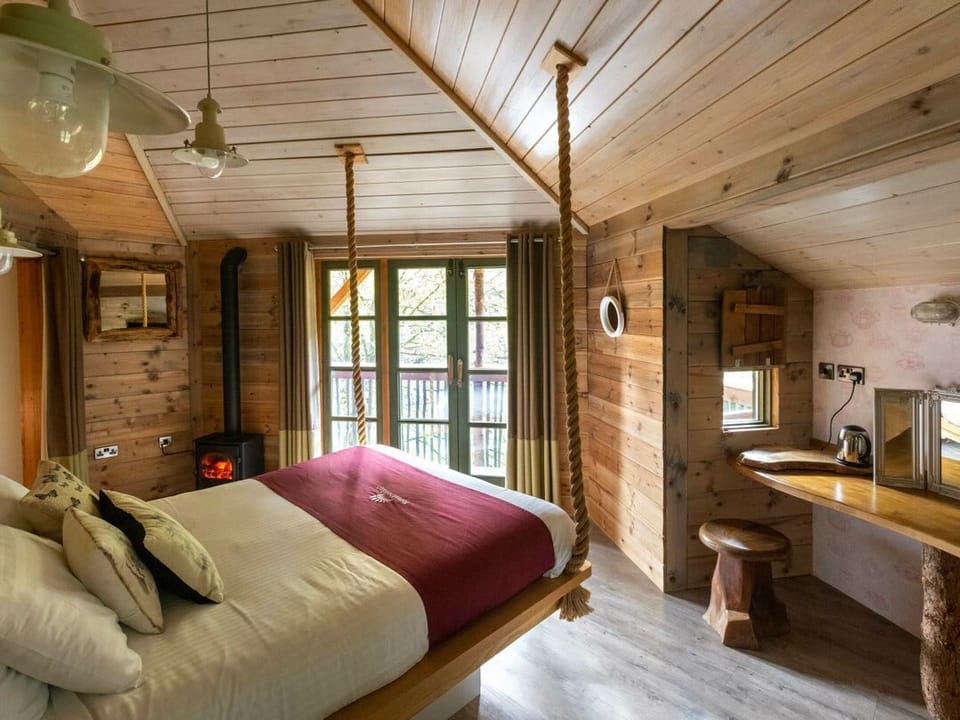 Keldy Classic Golden Oak Treehouse