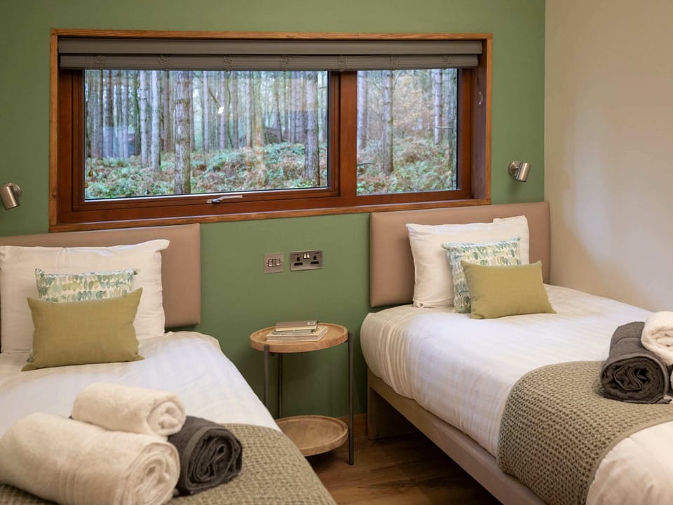 Sherwood Forest Golden Oak Treehouse