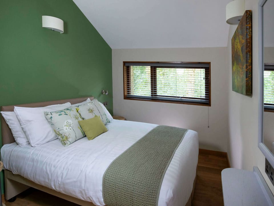 Delamere Forest Golden Oak (2 doubles and 1 twin)