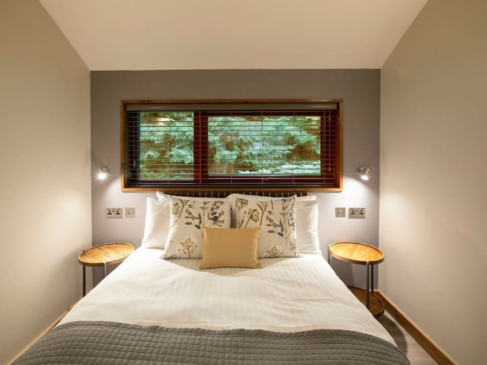 Delamere Forest White Willow Premium