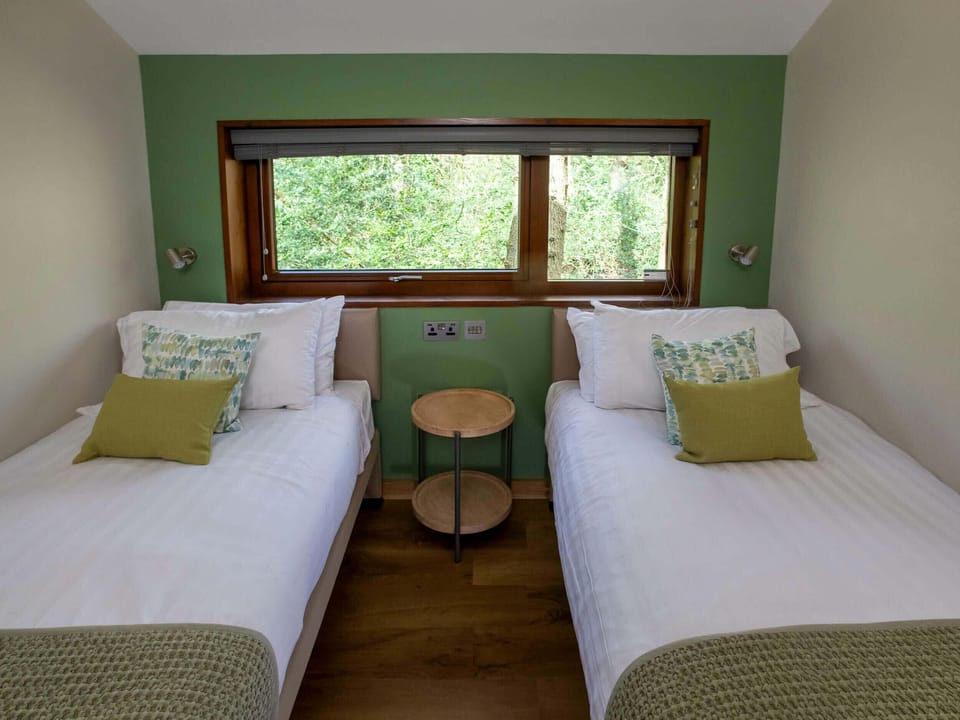 Garwnant Golden Oak Treehouse