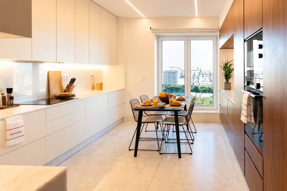 Fully equipped kitchen ready for a delicious breakfast - StayInLisbon