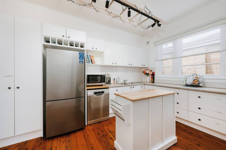 Prepare everything from morning coffee to shared dinners in the well-equipped kitchen, complete with a full-size fridge, oven, stove, microwave and dishwasher.