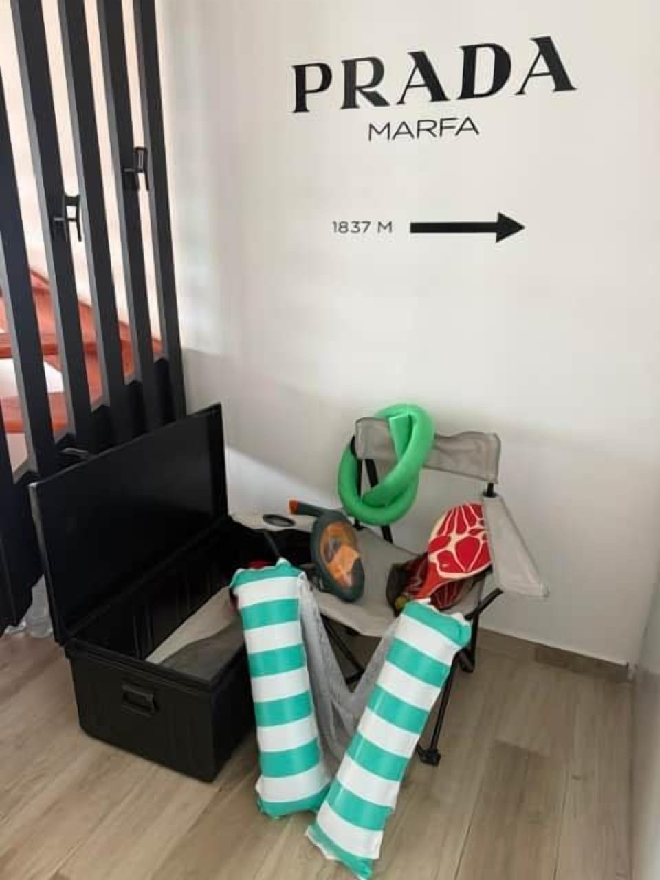 137 Terre Indigo La malle d'accessoires de plages Contenu à disposition