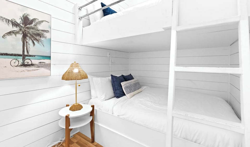 Bedroom 4: Queen bunk, upper floor