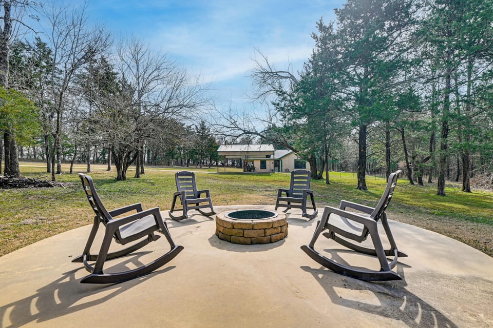 Lake Texoma Area Vacation Rental | 2BR | 2BA | 1,044 Sq Ft