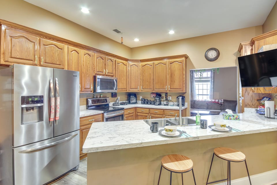 Kitchen | Coffee Maker | Breakfast Bar