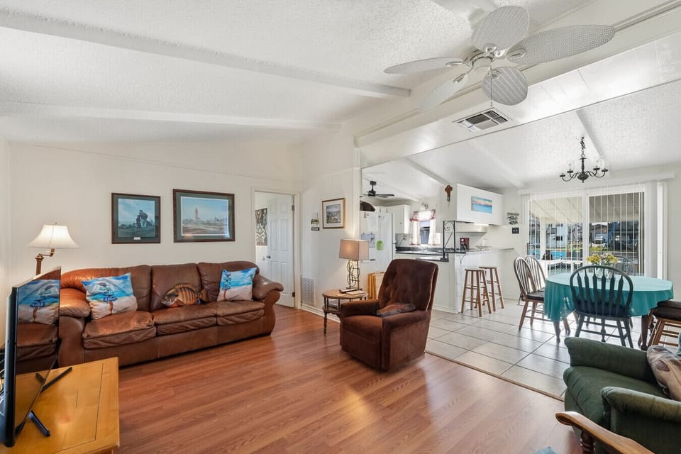 Entrance to view of Living, Dining and kitchen
