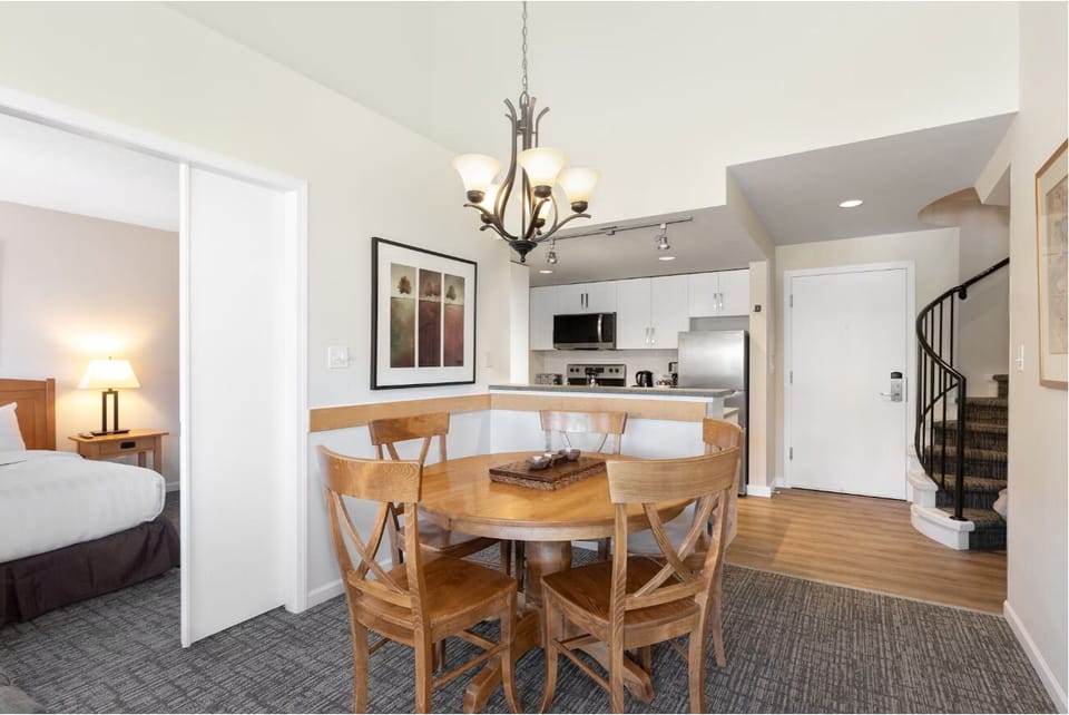 Arrive with ease to an open, welcoming dining space.