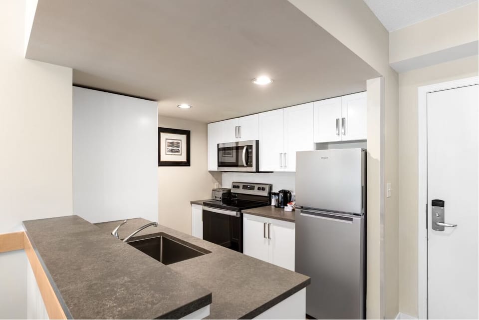Cook with ease in this bright, modern full kitchen.