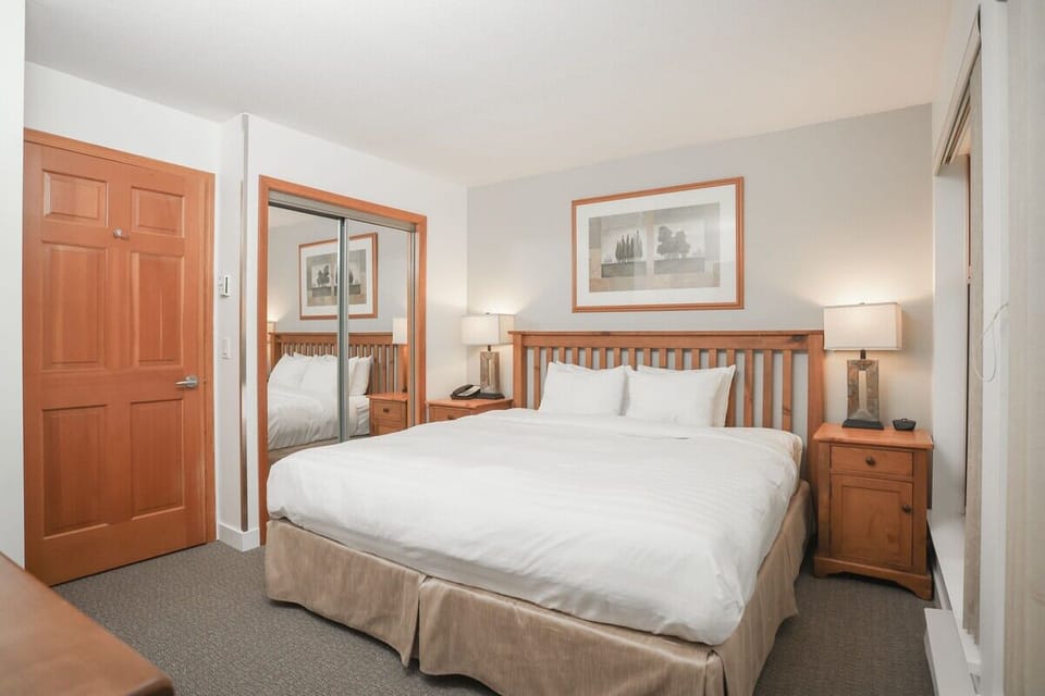 Bedroom. Interior and views may vary based on location and availabilityBedroom. Interior and views may vary based on location and availability