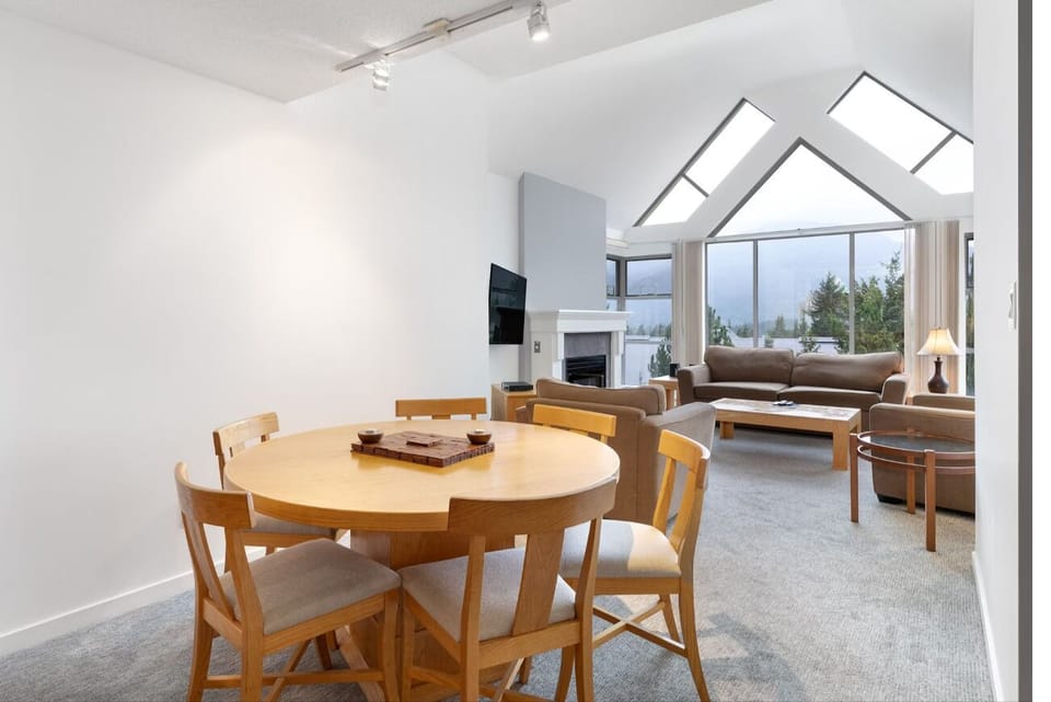 Share relaxed dinners around the round table under warm lighting.