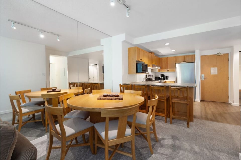 Host easy dinners around the roomy, mirrored dining table.
