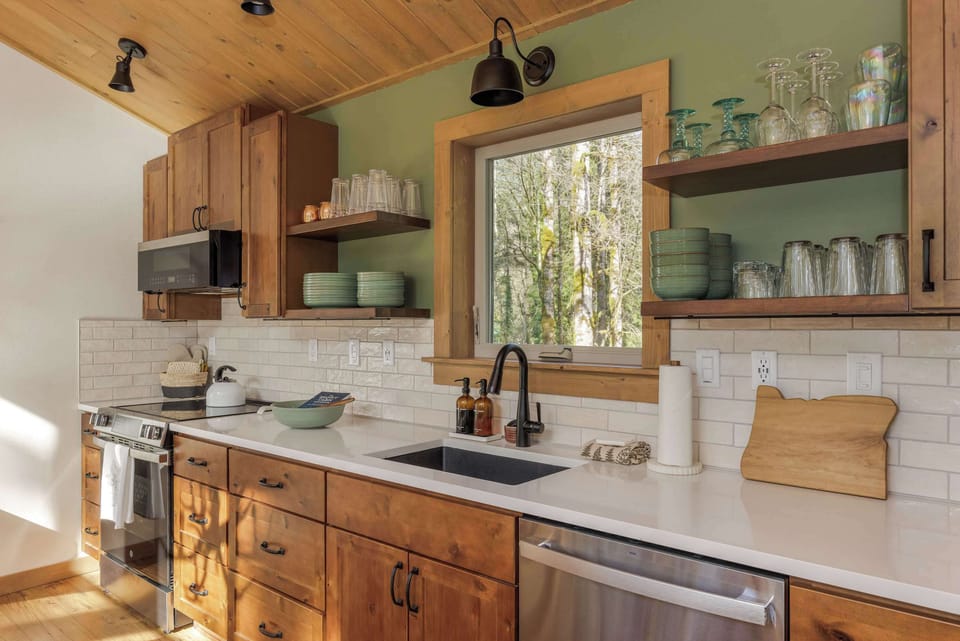 Well designed kitchen with modern finishes and plenty of space for cooking.