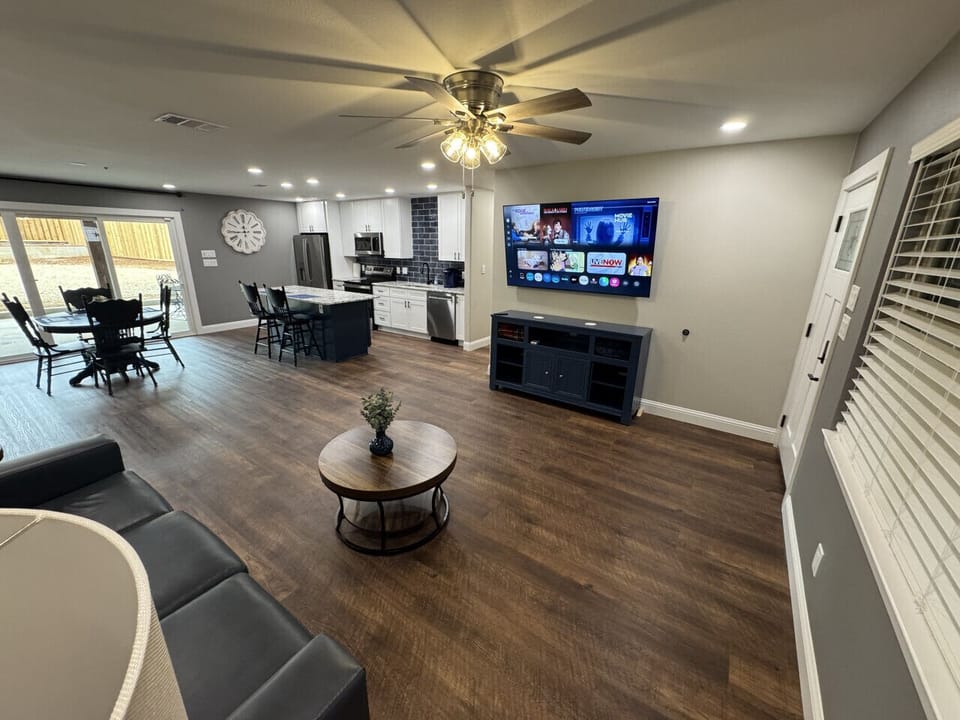 70` TV Livingroom