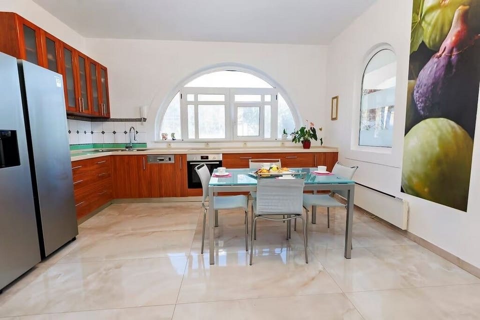 Kitchen 1