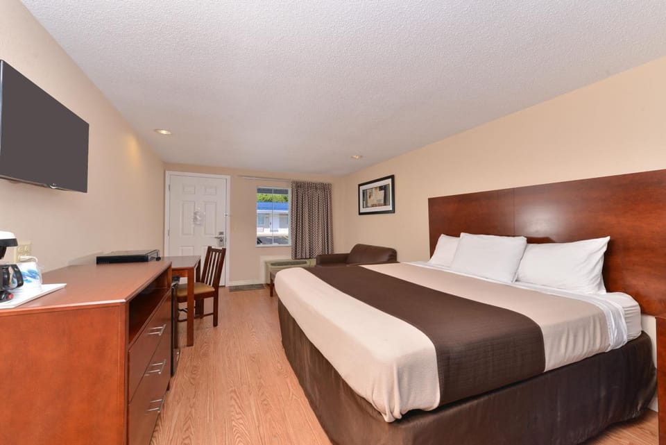 Bedroom. Interior and views may vary based on location and availability