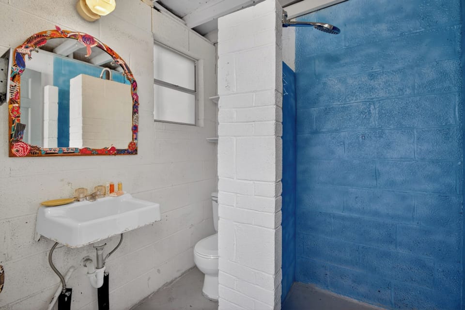 Bathroom 3.