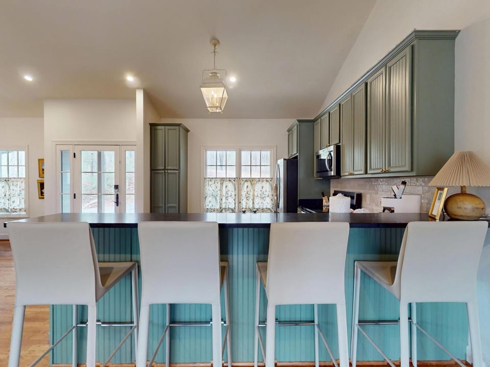 Dining Room over flow at the Kitchen Bar.