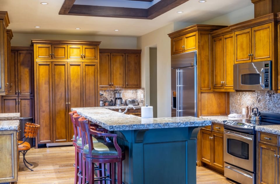 Start mornings at the breakfast bar with coffee and conversation.