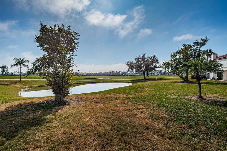 24-web-or-mls-Patio View 1