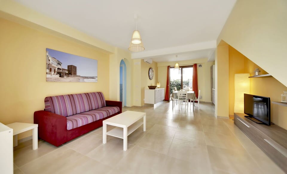 Flooring, Floor, Ceiling, Resort, Chair, Living Room, Hotel, Couch