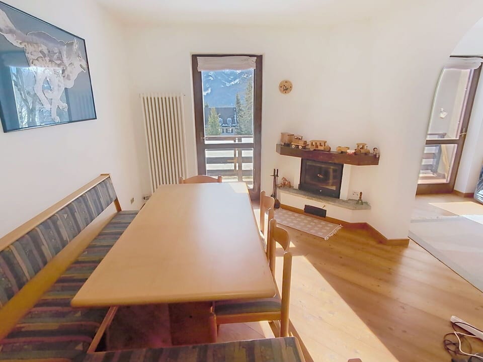 Furniture, Flooring, Wood, Interior Design, Floor, Room, Table, Ceiling, Chair, Hardwood