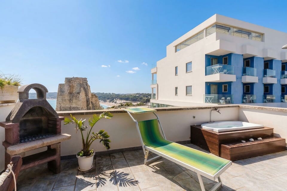 Apartment, Residential Area, Home, Human Settlement, Condominium, Balcony, Resort, Hotel, Penthouse Apartment, Villa